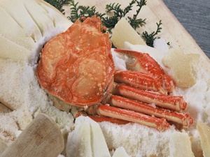 名物「かに かまくら」を割ったところ